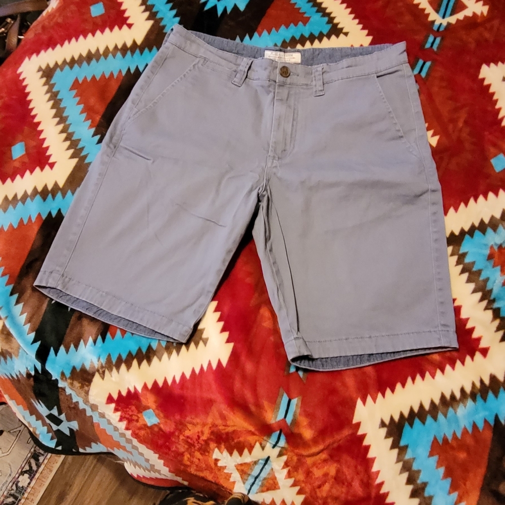 Flag & Anthem mens shorts size 32 grey